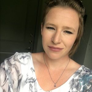 Meet your Posher, Rebecca